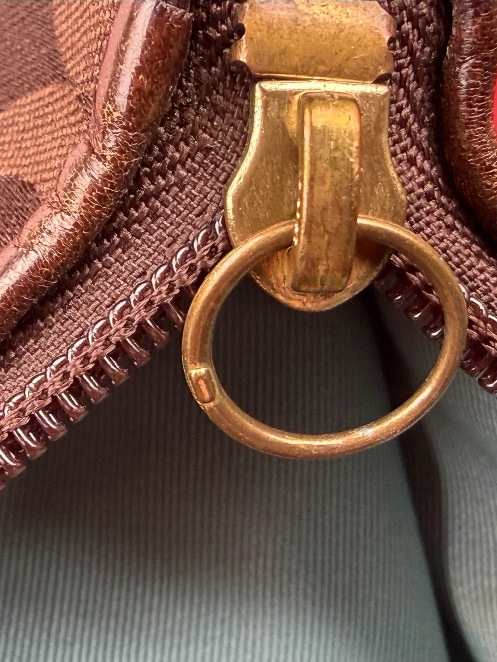 Vintage Coach Madison Op Art Signature Pleated Wristlet Chocolate Brown 41988